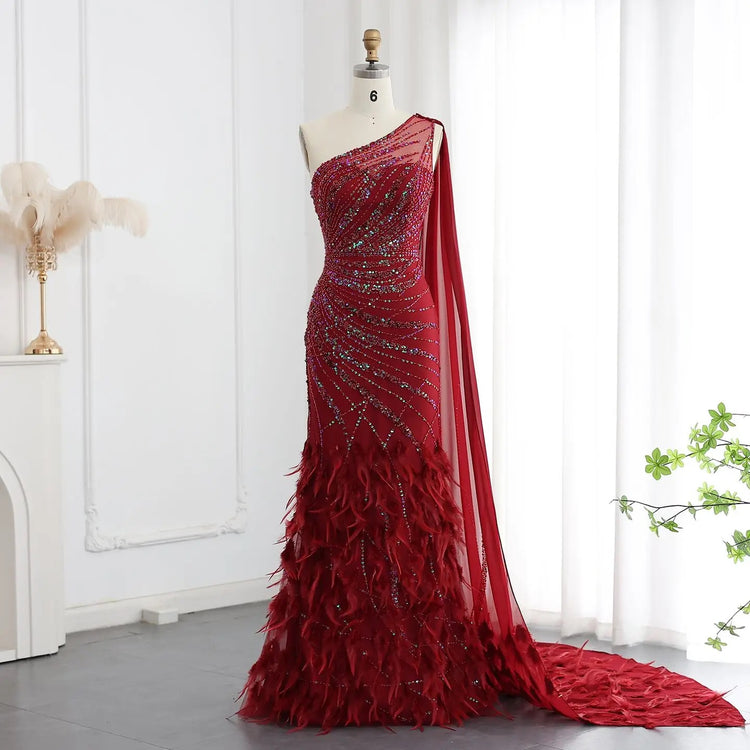 Vestido de Festa Luxo Decorado em Cristais e Plumas com Alça Assimétrica