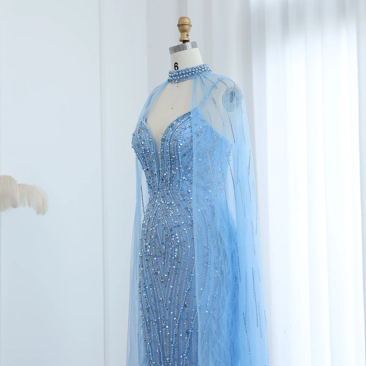 Vestido de Festa Sereia com Plumas e Decote em Renda
