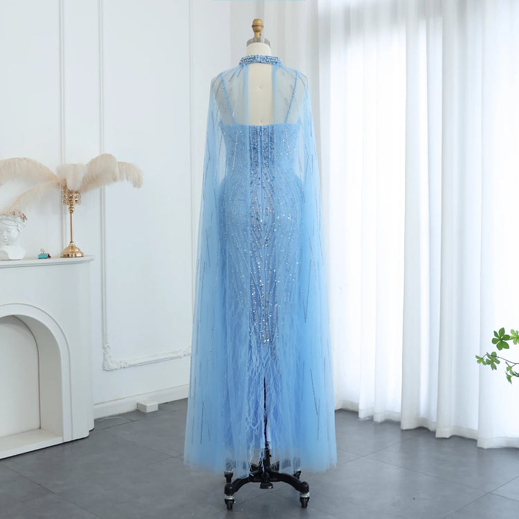 Vestido de Festa Sereia com Plumas e Decote em Renda