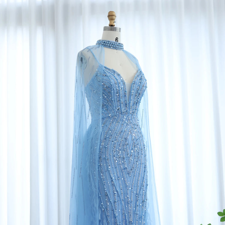 Vestido de Festa Sereia com Plumas e Decote em Renda
