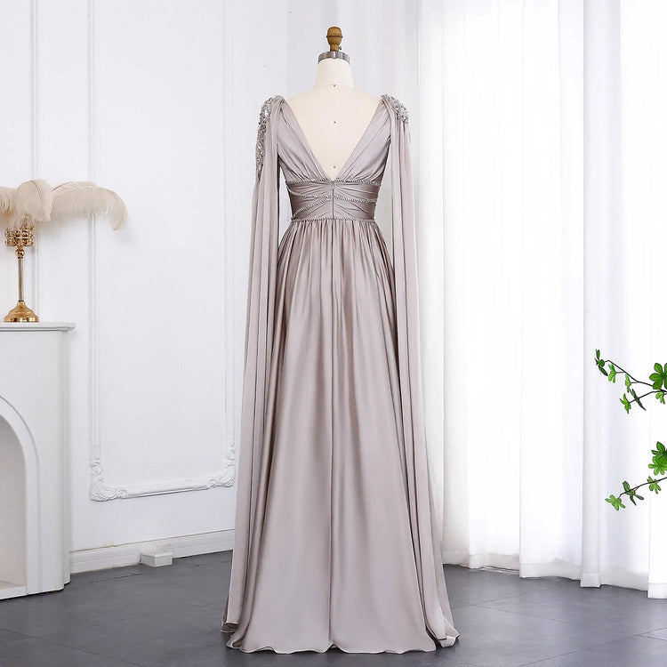 Vestido de Festa Luxo em Cetim e Capa Decorada com Cristais