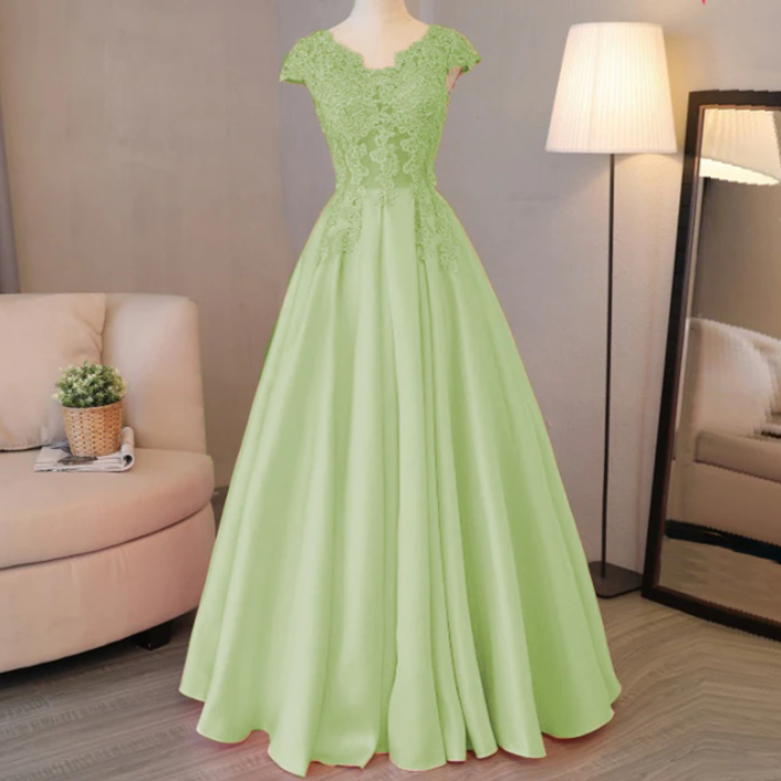 Vestido de Festa Longo em Cetim Decorado com Cristais (Pronta Entrega)
