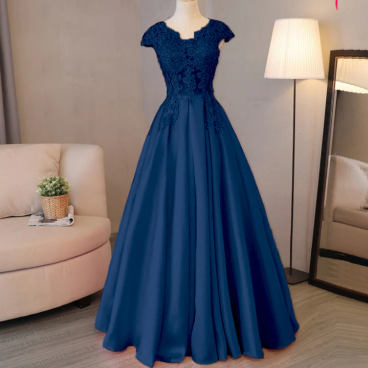 Vestido de Festa Longo em Cetim Decorado com Cristais (Pronta Entrega)