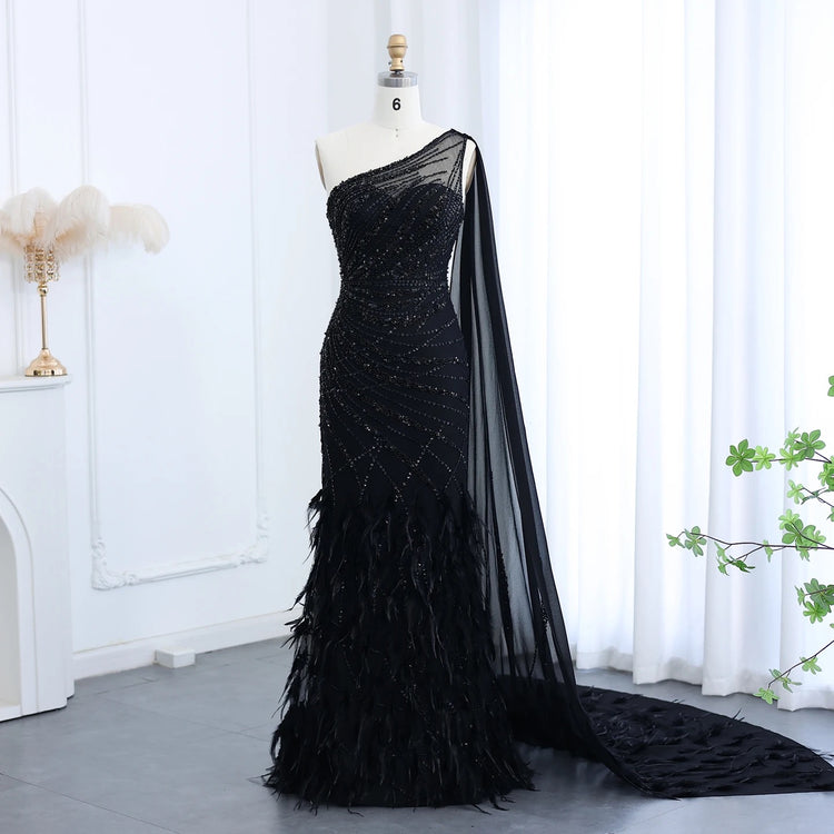 Vestido de Festa Luxo Decorado em Cristais e Plumas com Alça Assimétrica