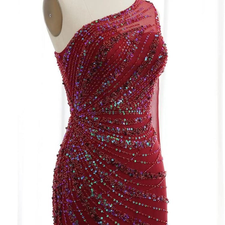 Vestido de Festa Luxo Decorado em Cristais e Plumas com Alça Assimétrica