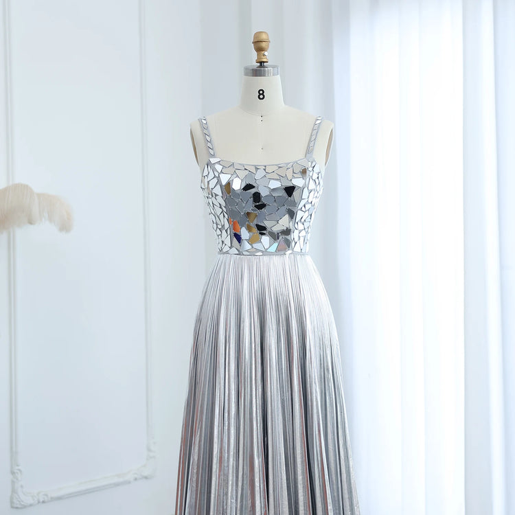 Vestido Longo com Brilho e Detalhes de Diamantes