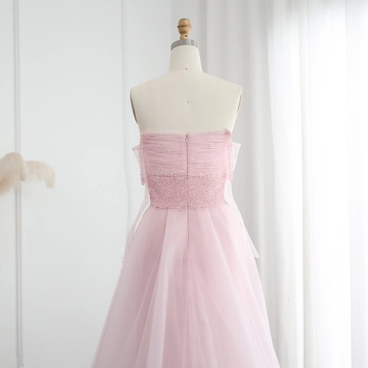 Vestido de Festa Rosa Luxuoso com Bordados e Sobressaia