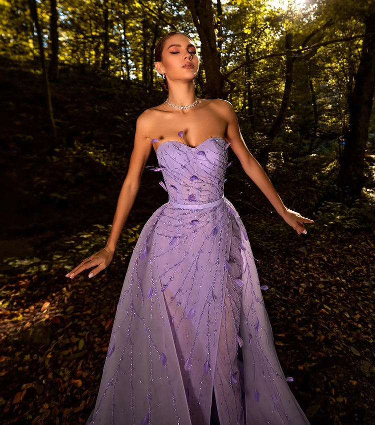 Vestido de Festa Lilás Encanto em Renda Slit
