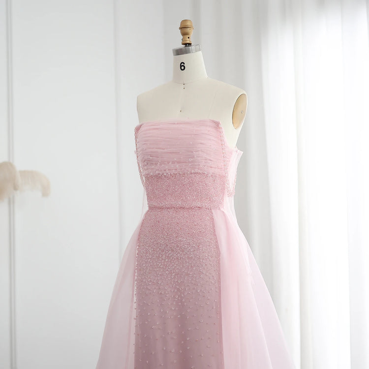Vestido de Festa Rosa Luxuoso com Bordados e Sobressaia
