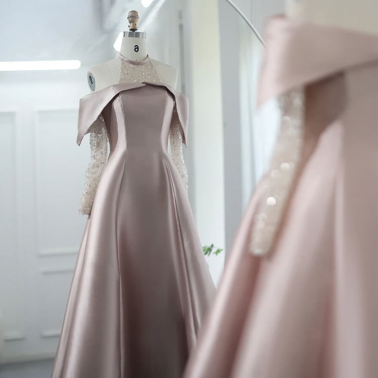Vestido de Festa Longo em Cetim Champanhe e Cristais