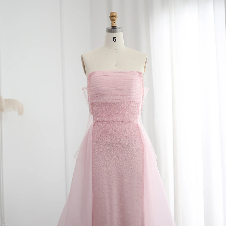 Vestido de Festa Rosa Luxuoso com Bordados e Sobressaia
