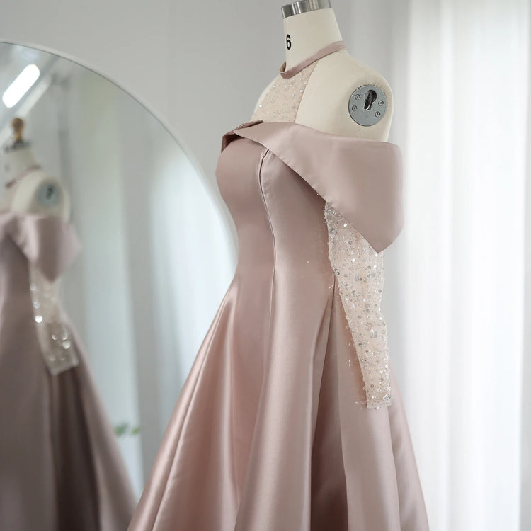 Vestido de Festa Longo em Cetim Champanhe e Cristais