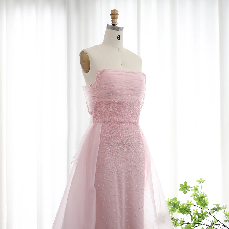 Vestido de Festa Rosa Luxuoso com Bordados e Sobressaia