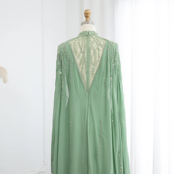 Vestido de Festa Luxo Imperial com Capa Detalhada em Pedrarias