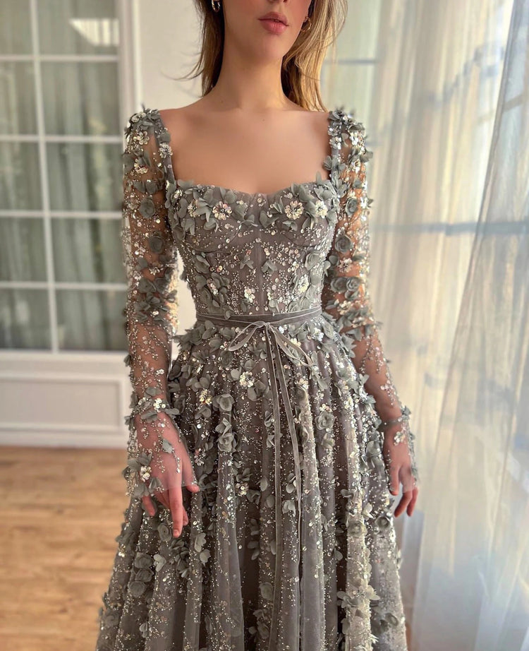 Vestido de Festa Longo Romântico Todo Decorado em Flores e Pedraria