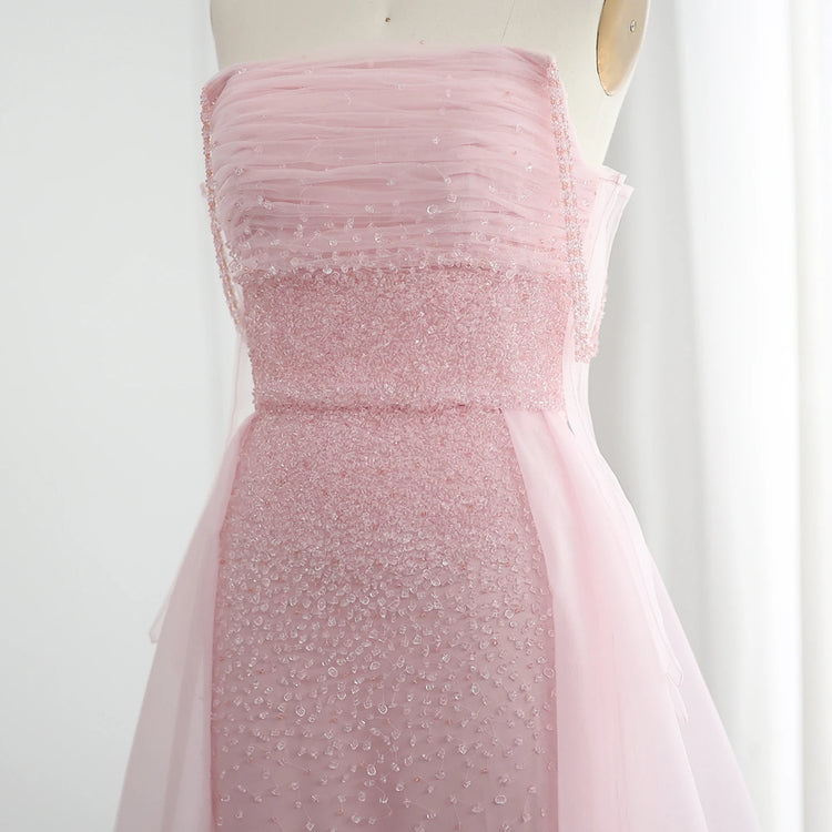 Vestido de Festa Rosa Luxuoso com Bordados e Sobressaia