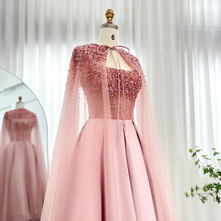 Vestido de Festa Luxo com Capa e Detalhes em Cristais