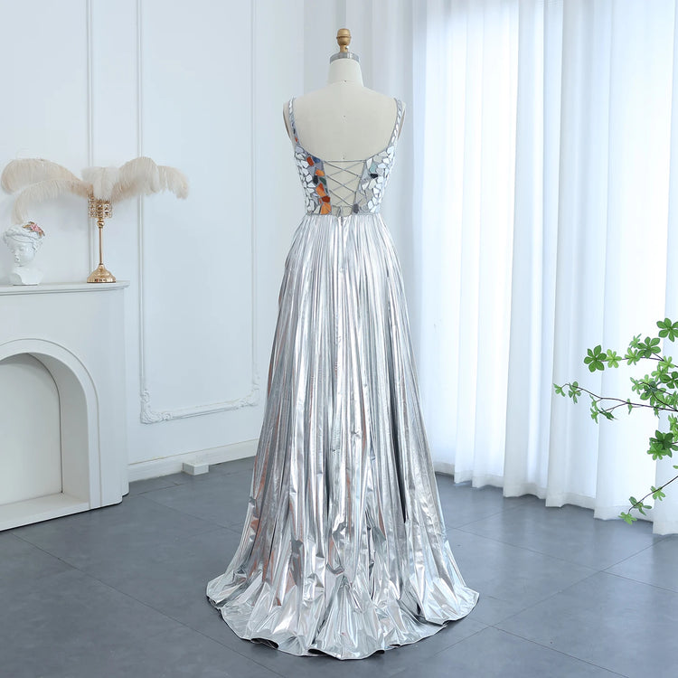 Vestido Longo com Brilho e Detalhes de Diamantes