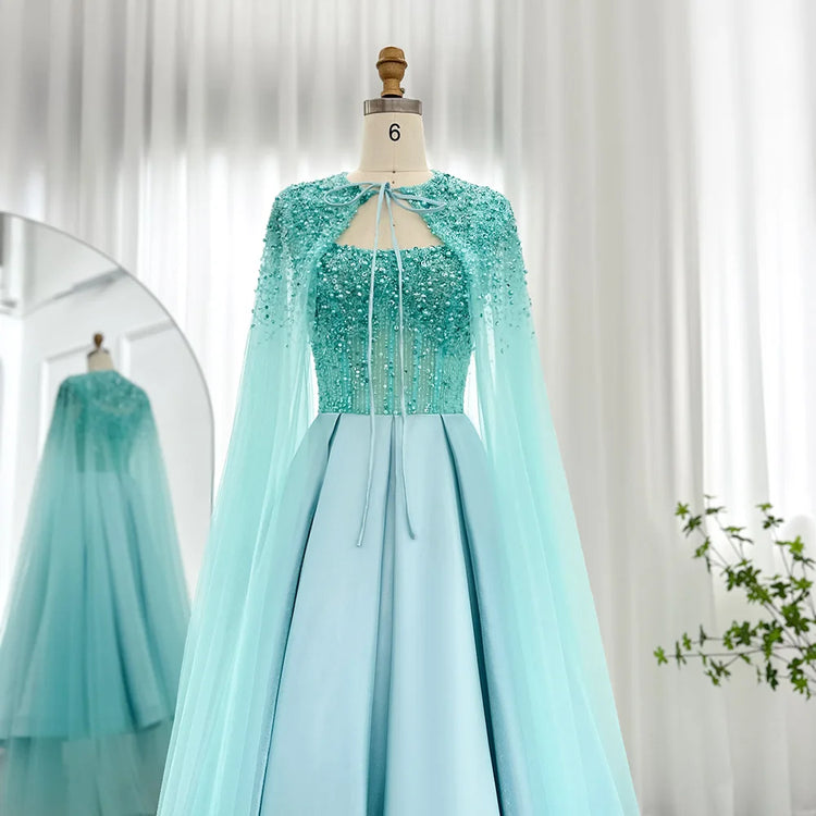 Vestido de Festa Luxo com Capa e Detalhes em Cristais