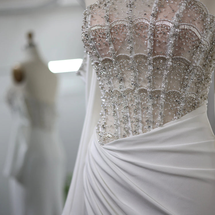 Vestido de Festa Sereia com Fenda Alta e Detalhes Escalopados