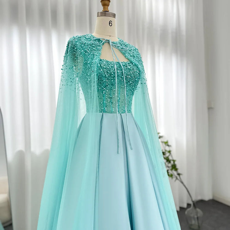 Vestido de Festa Luxo com Capa e Detalhes em Cristais