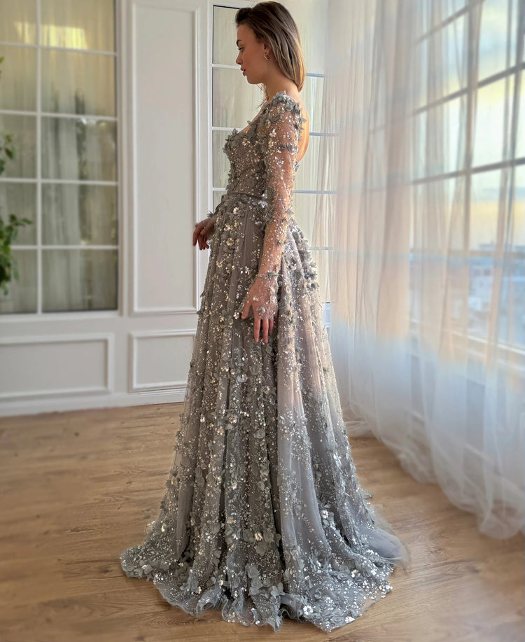 Vestido de Festa Longo Romântico Todo Decorado em Flores e Pedraria