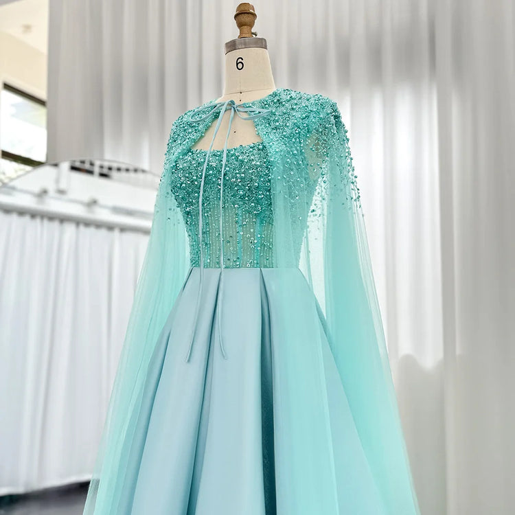 Vestido de Festa Luxo com Capa e Detalhes em Cristais