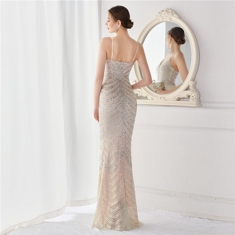 Vestido de Festa Longo Luxo Detalhado em Listras de Paetês Prateado