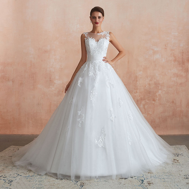 Vestido de Noiva Luxo Romântico em Tule com Detalhe em Paetês e Brilho