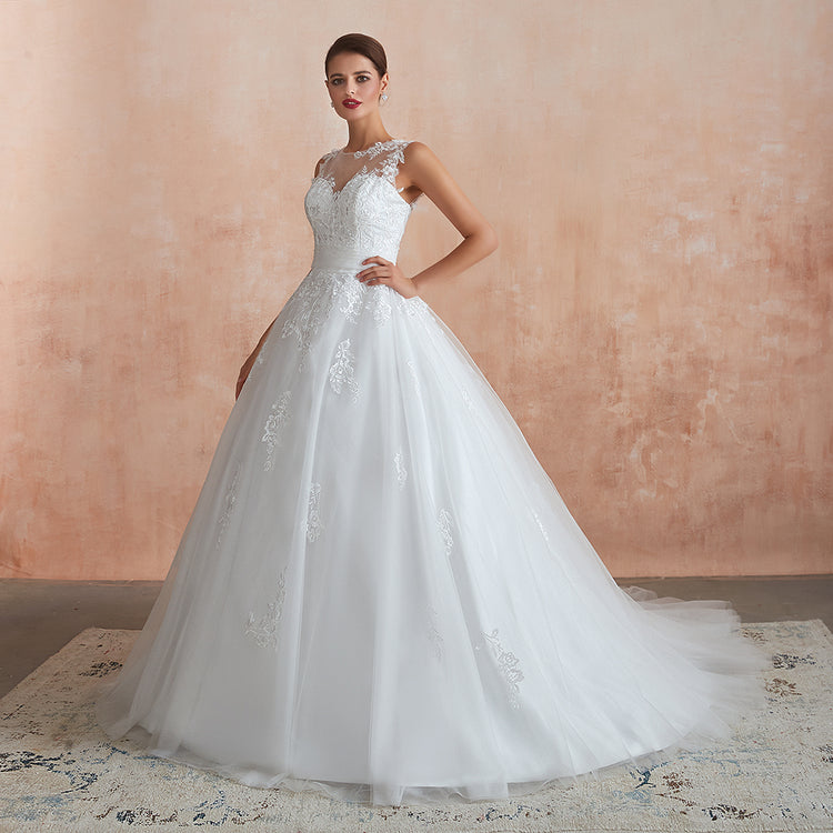 Vestido de Noiva Luxo Romântico em Tule com Detalhe em Paetês e Brilho