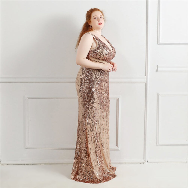 Vestido de Festa Plus Size Longo com Detalhes em Paetês Dourado