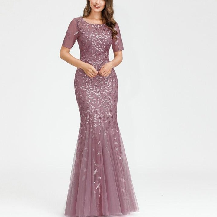 Vestido de Festa Elegante Rosa Empoeirado com Apliques Folhagem