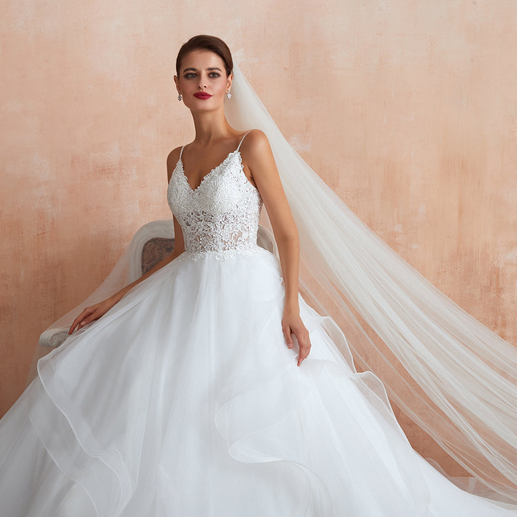 Vestido de Noiva em Tule com Camadas e Apliques