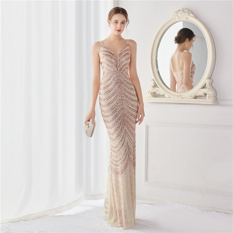 Vestido de Festa Longo Luxo Detalhado em Listras de Paetês Dourado