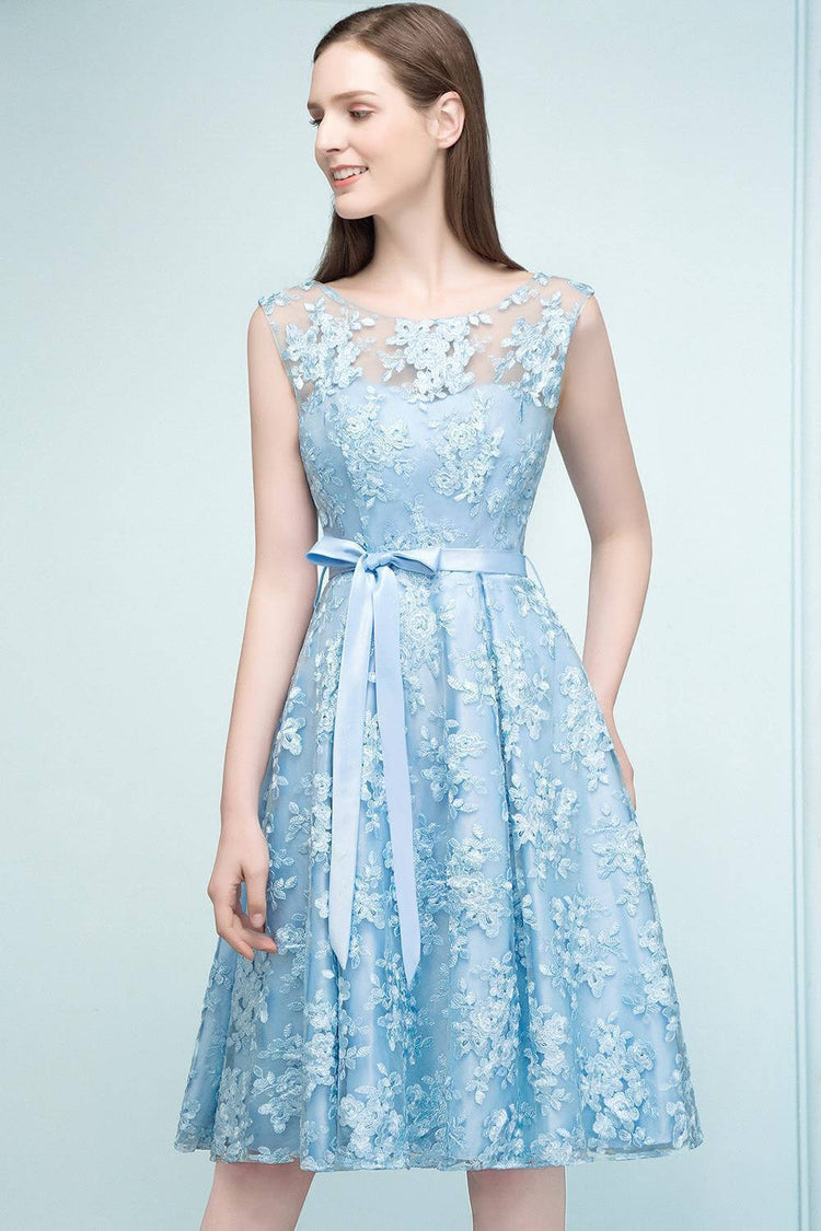 Vestido de Festa Curto com Ajuste de Faixa e Rendas Bordadas Azul Serenity (Pronta Entrega)