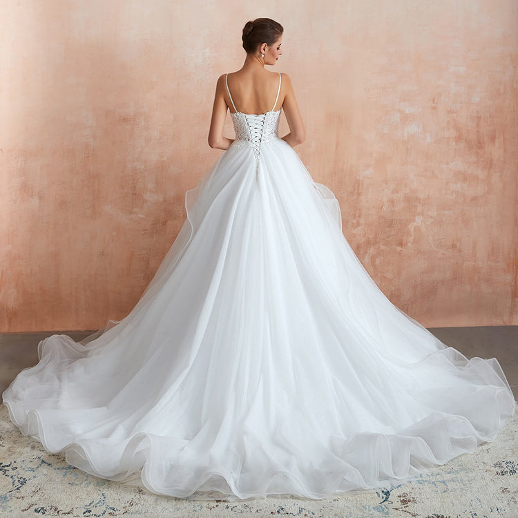 Vestido de Noiva em Tule com Camadas e Apliques