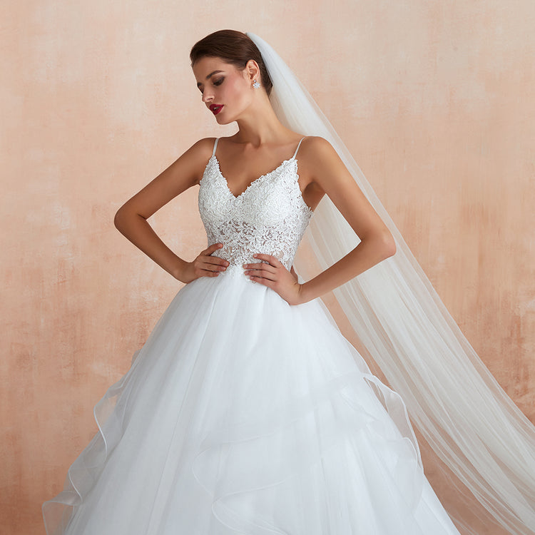 Vestido de Noiva em Tule com Camadas e Apliques