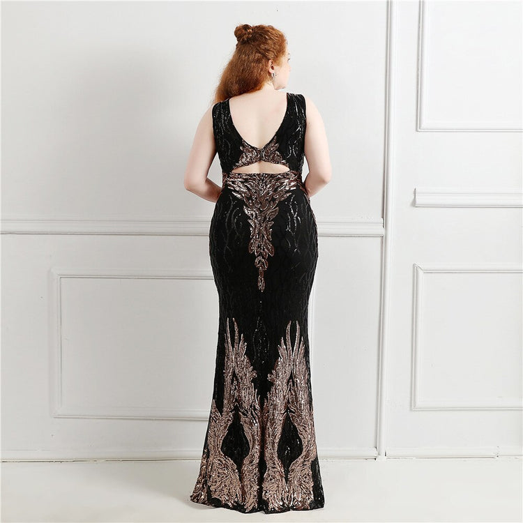Vestido de Festa Plus Size Longo com Detalhes em Paetês Preto com Dourado