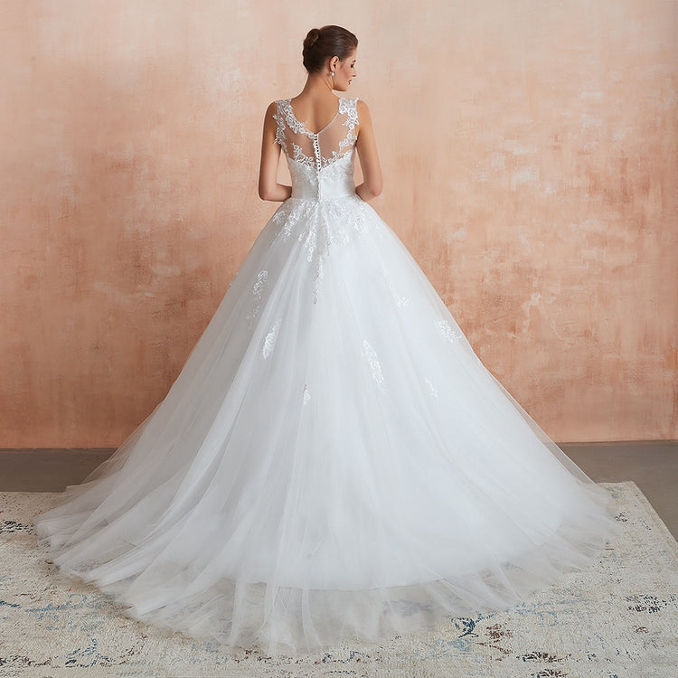 Vestido de Noiva Luxo Romântico em Tule com Detalhe em Paetês e Brilho