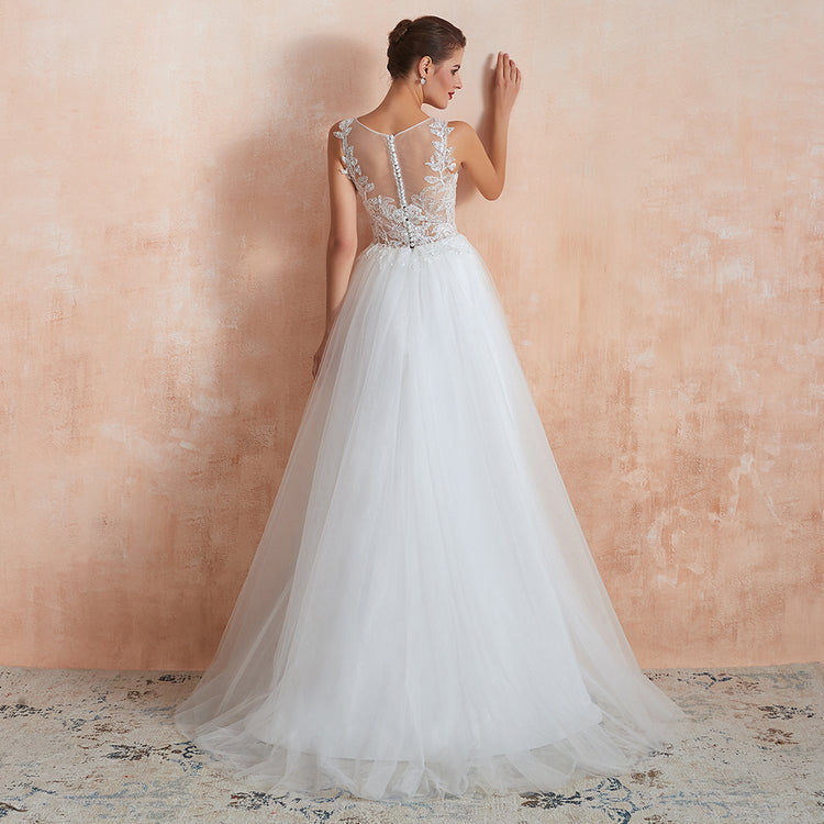 Vestido de Noiva com Saia em Tule e Parte Superior com Transparência e Apliques