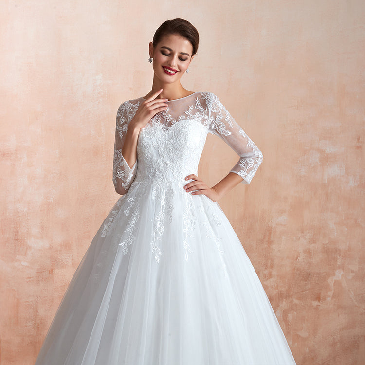Vestido de Noiva Confeccionado com Camadas de Tule e Manga Longa
