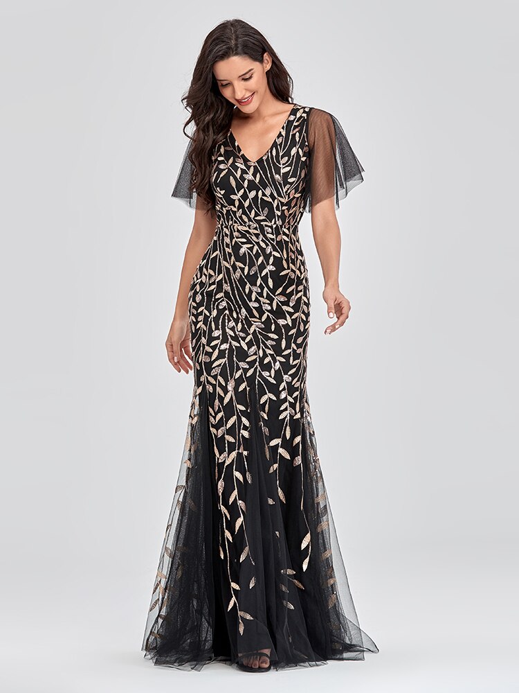 Vestido de Festa Longo Preto em Tule com Detalhes Dourados Bordados