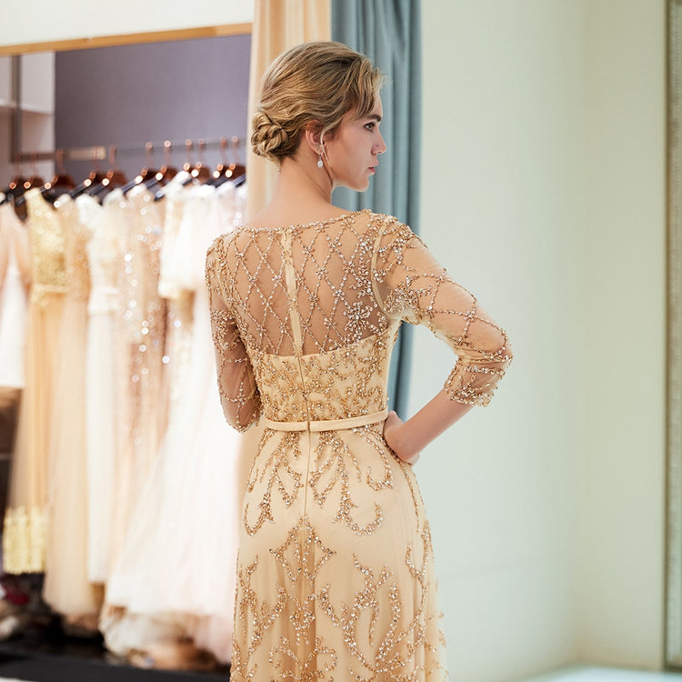 Vestido Luxo Queen em Cetim Decorado com Cristais e Pérolas Dourado - Modelo Especial