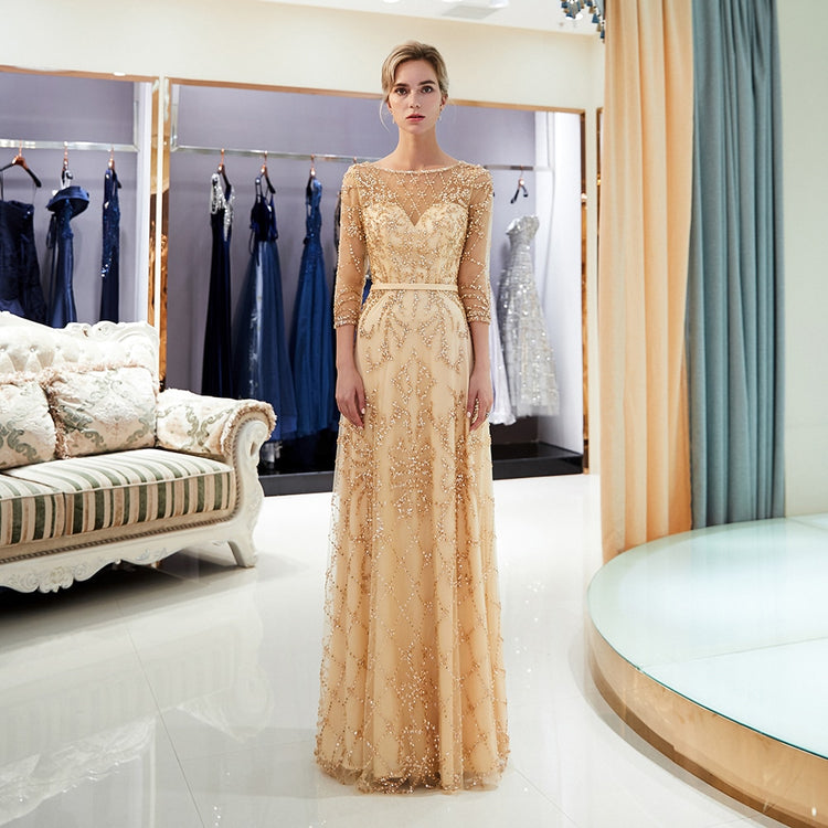 Vestido Luxo Queen em Cetim Decorado com Cristais e Pérolas Dourado - Modelo Especial