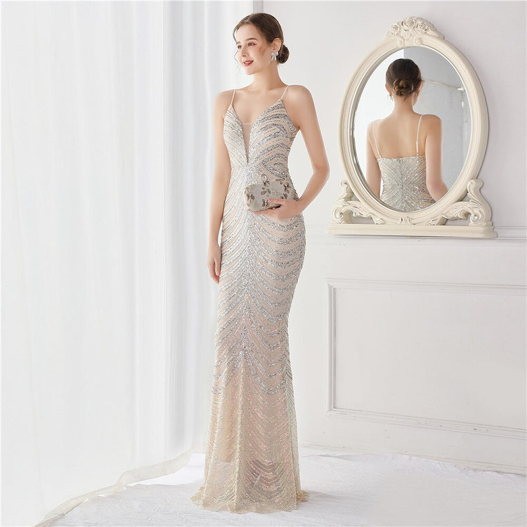 Vestido de Festa Longo Luxo Detalhado em Listras de Paetês Prateado
