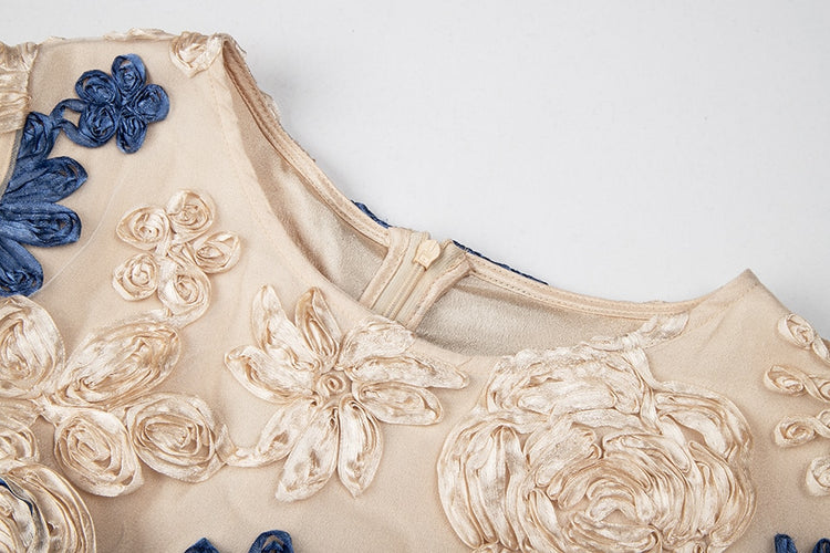 Vestido Midi Estilo Francês com Detalhes Bordados