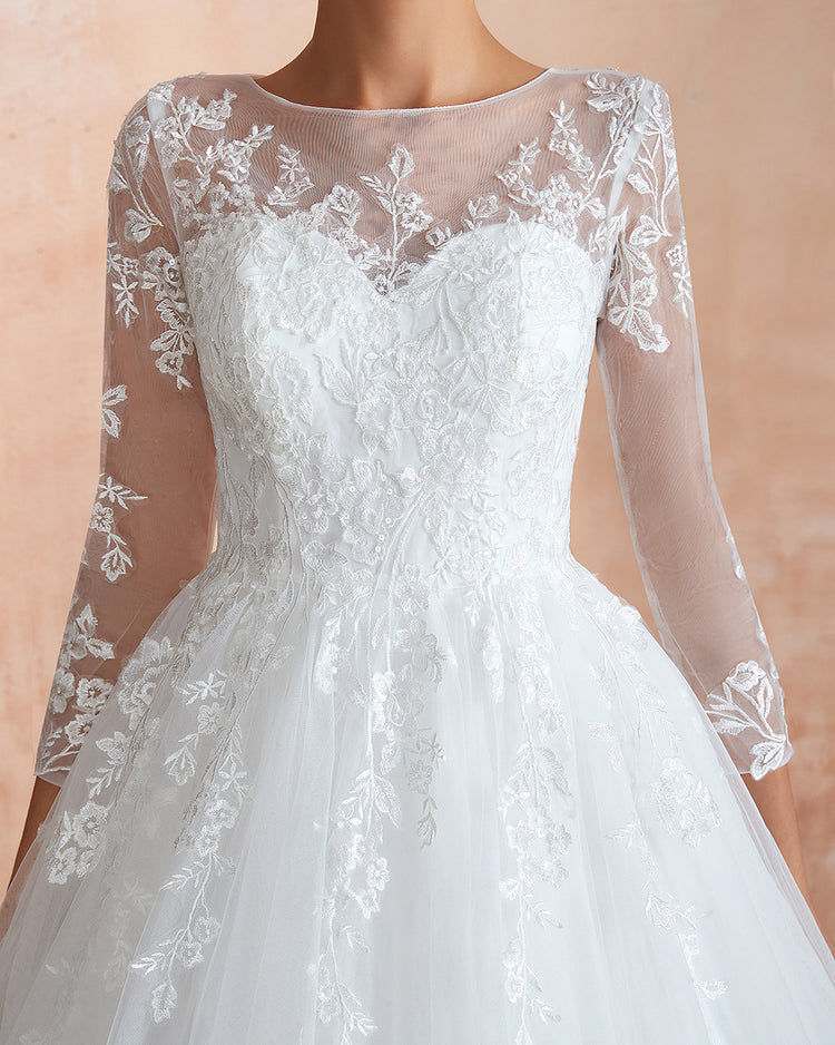 Vestido de Noiva Confeccionado com Camadas de Tule e Manga Longa