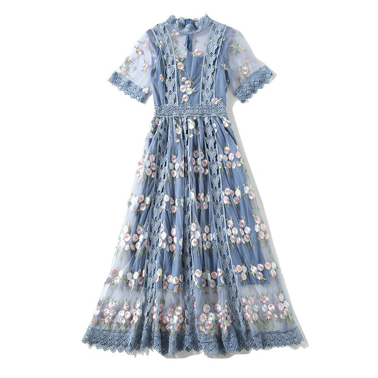 Vestido de Festa Midi com Camadas e Florais Bordados