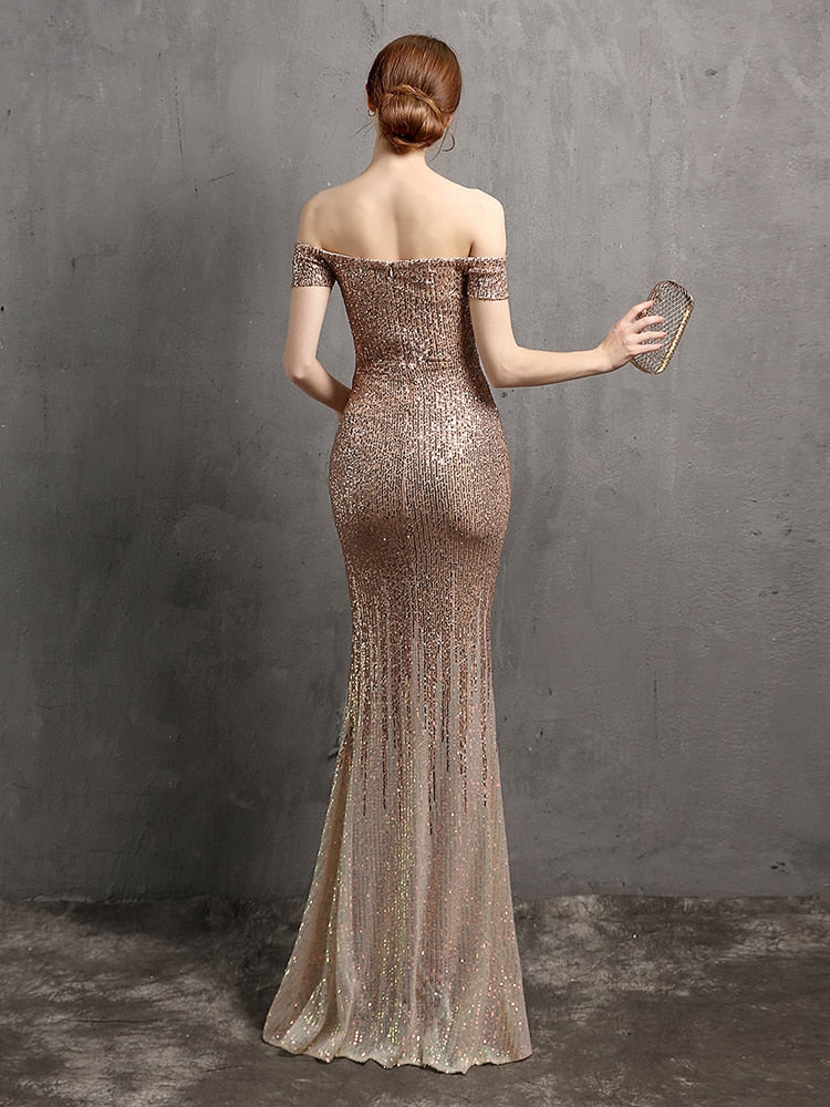 Vestido de Festa Longo com Abertura Lateral Brilho Dourado
