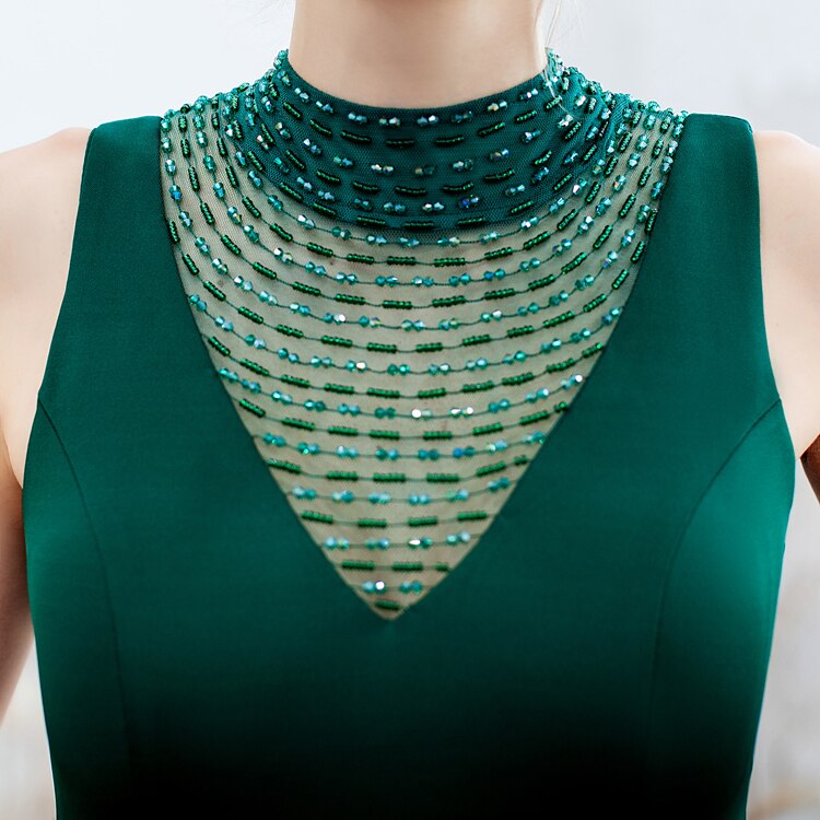 Vestido de Festa Longo com Colar Detalhado em Brilho